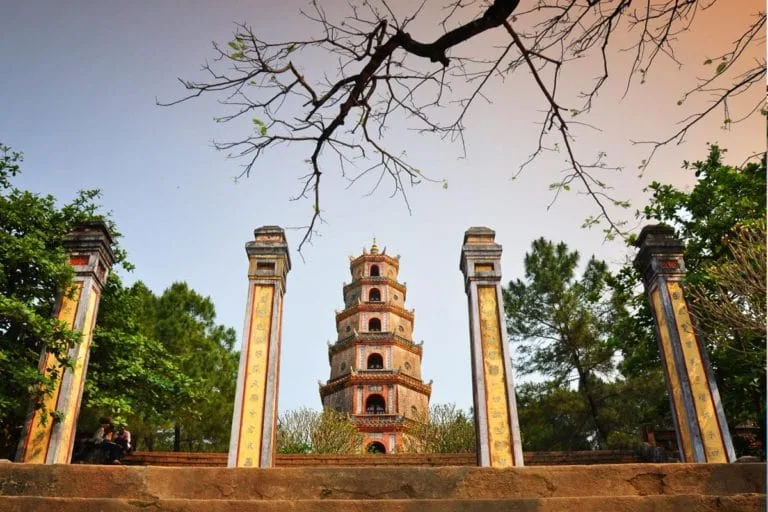 hue city tour group