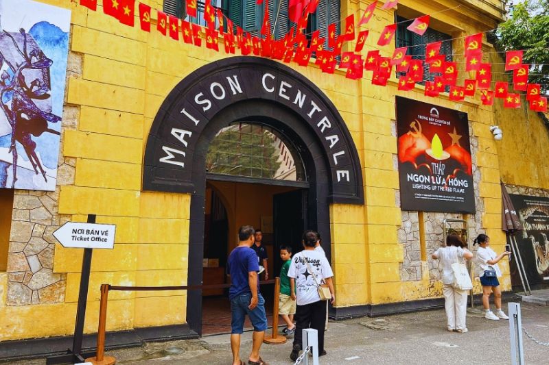 Hoa Lo Prison History, Museum Highlights & Visitor Guide